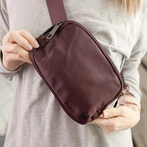 Lululemon Everywhere Belt Bag OG Cassis Original